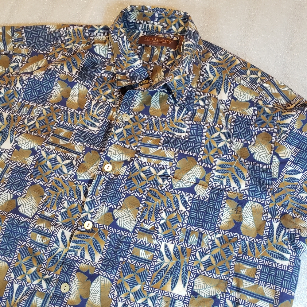 TORI RICHARD Men's Medium Hawaiian Cotton Lawn Shirt Blue Geometric Leaf Print